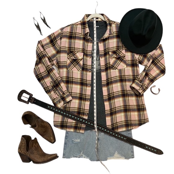 Massive Outdoor Slimfit Buttondown Flannel - Picture 3 of 7